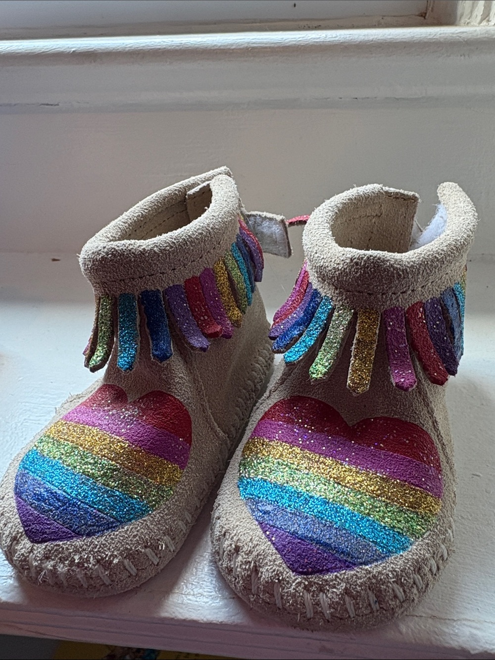 Kids Glitter Heart Fringe Moccasin Boots - Rainbow